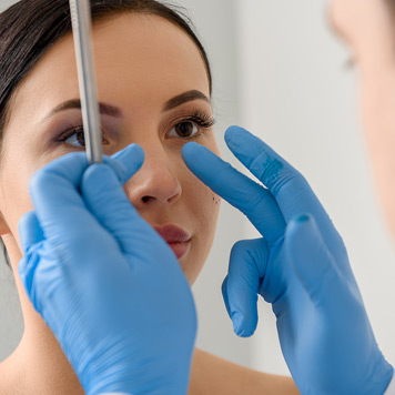 Doctor-examining-a-female-patient’s-nose-after-LATERA-implant-procedure Doctor-examining-a-female-patient’s-nose-after-LATERA-implant-procedure